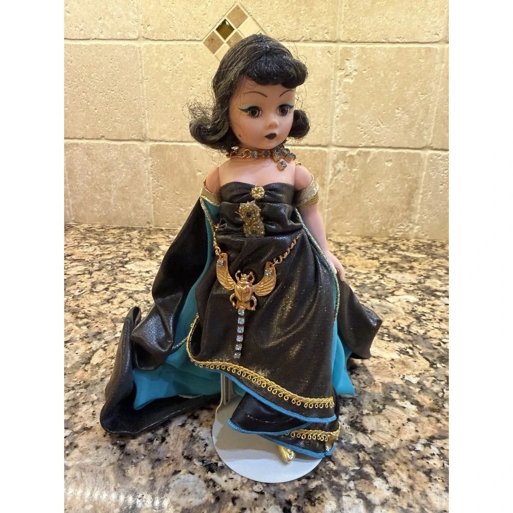 Madame Alexander Cleopatra 86002 1996 Legends #0023/2500 Doll Box COA